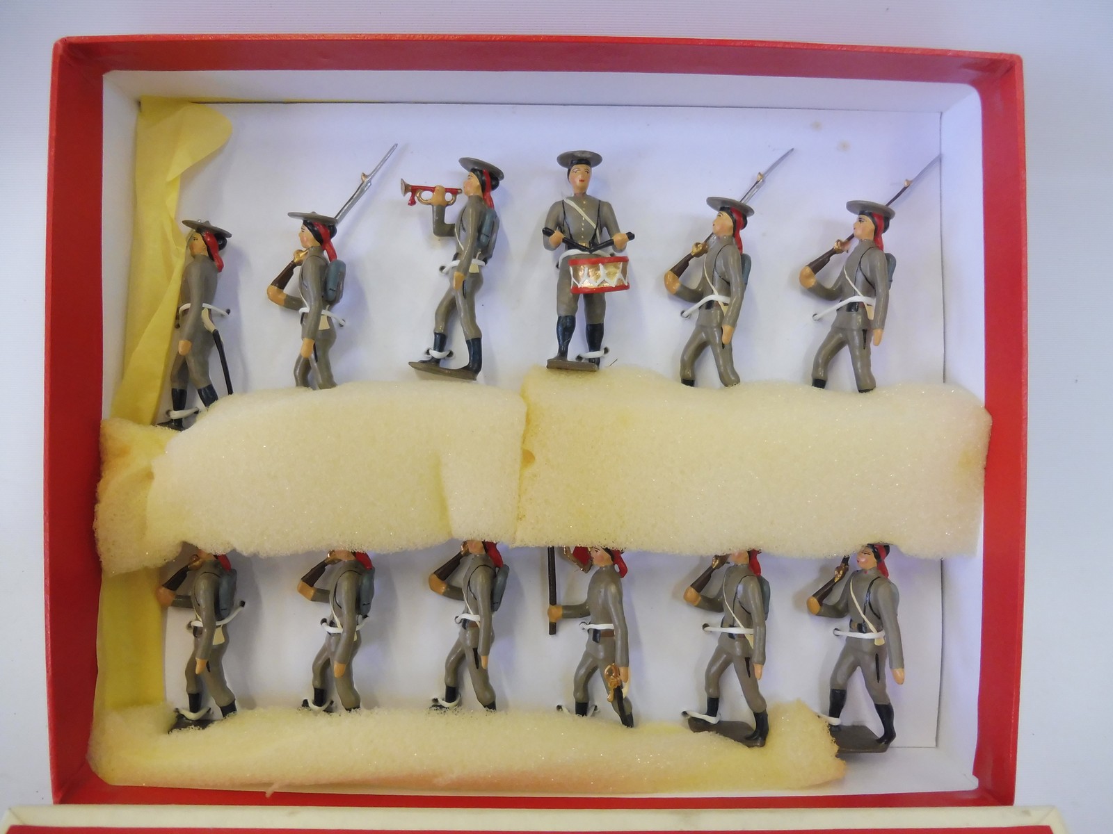 A Qualite Francais set of Frennch colonial troops, with ammonites to the box. - Image 2 of 2