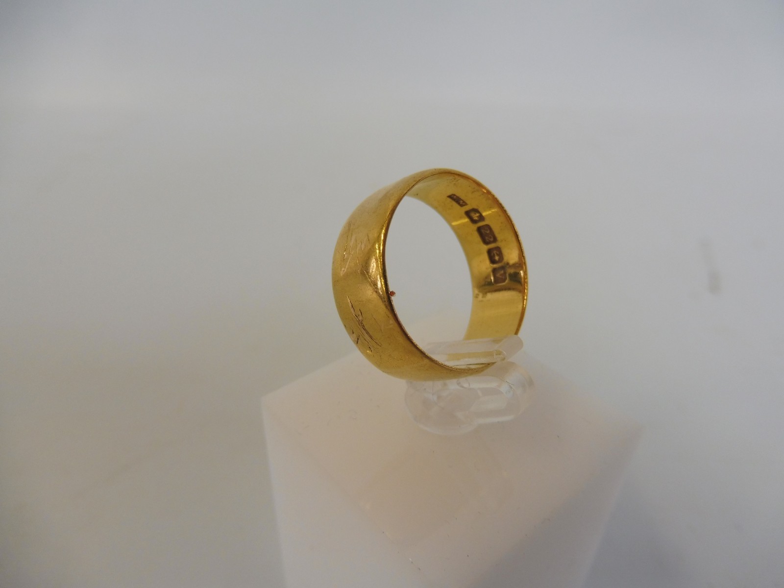 A 22ct gold wedding band, weight approx. 8g.