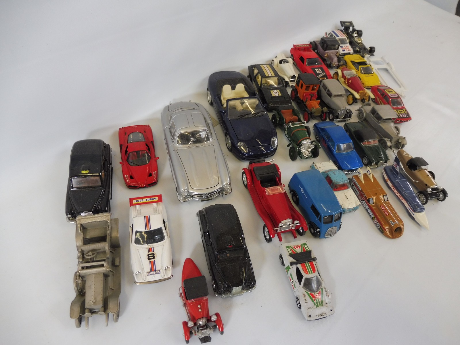 A quantity of die-cast and plastic vehicles including a Franklin Mint Mercedes 300 SL. - Image 3 of 3