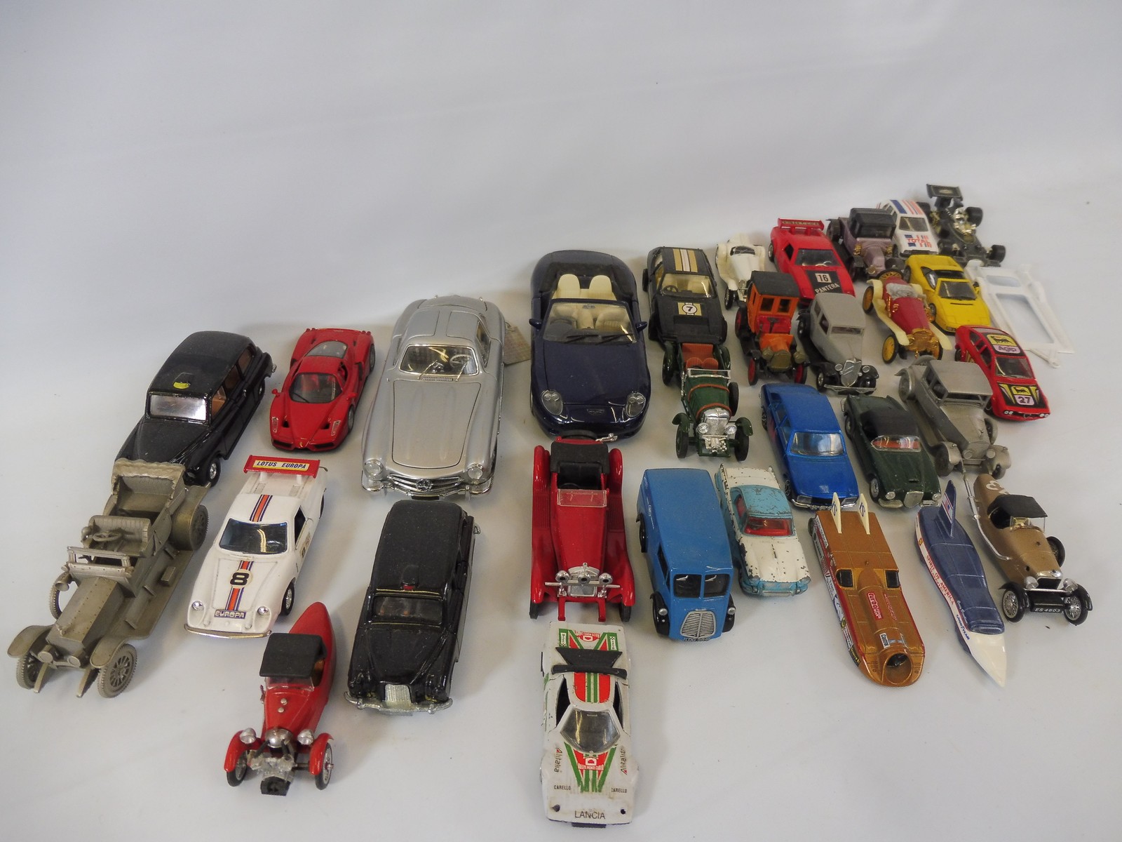 A quantity of die-cast and plastic vehicles including a Franklin Mint Mercedes 300 SL. - Image 2 of 3