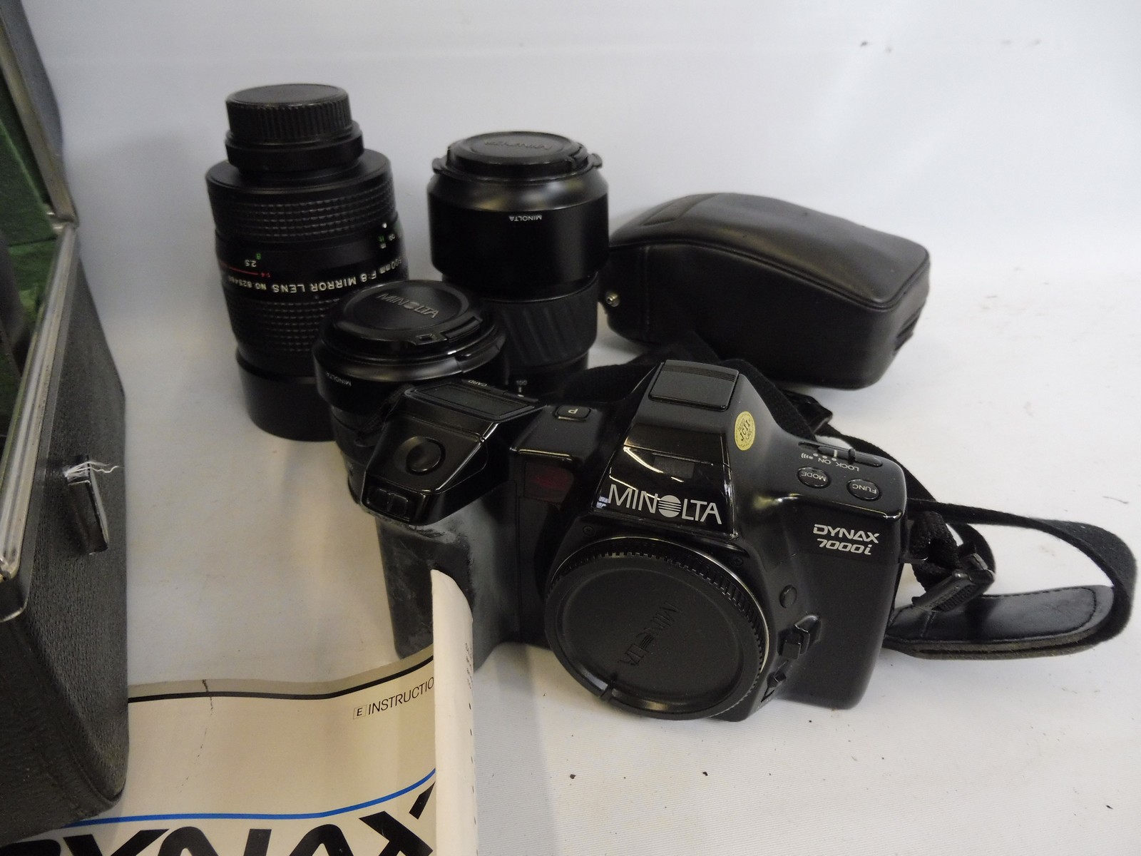 A Minolta camera, two large and good quality lenses etc. - Image 2 of 3