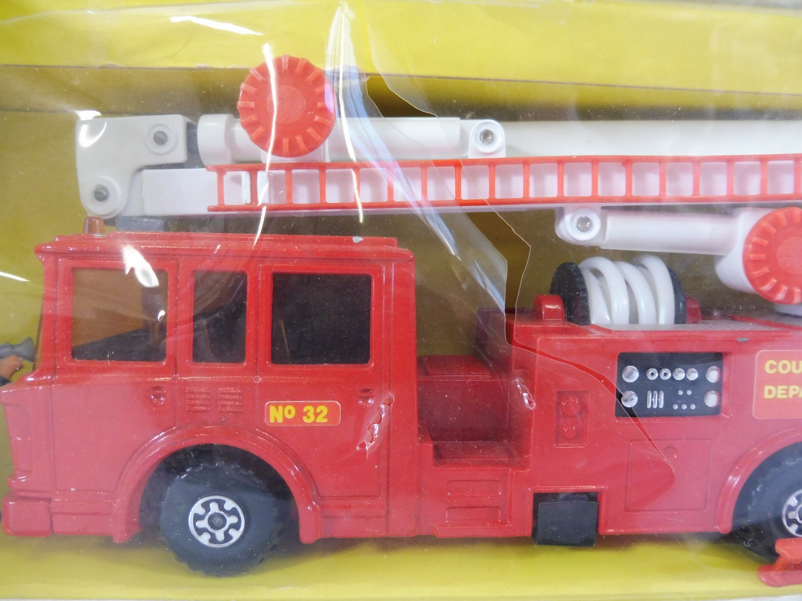 A boxed Matchbox Superkings K-39 Snorkel Fire Engine plus a Superkings K-110 Fire Tender. - Image 3 of 6