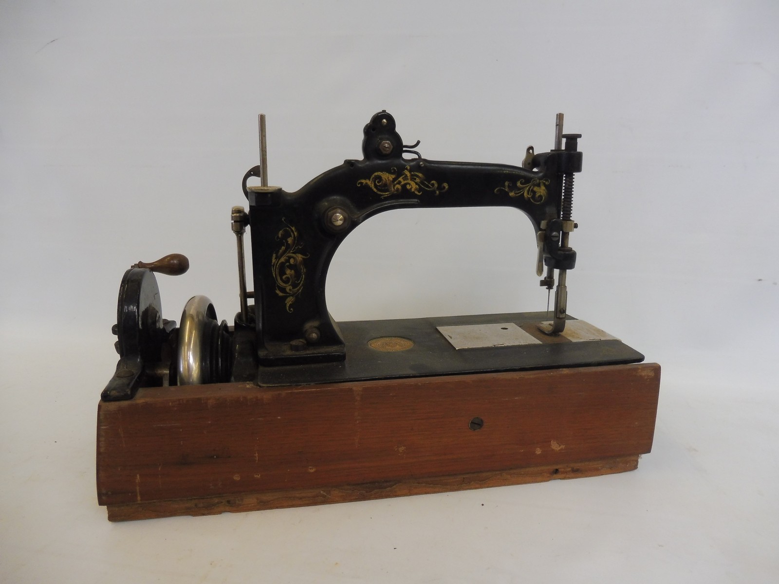 A Wheeler & Wilson of Bridgeport Conn. USA, no.8 sewing machine, in case. - Image 9 of 9