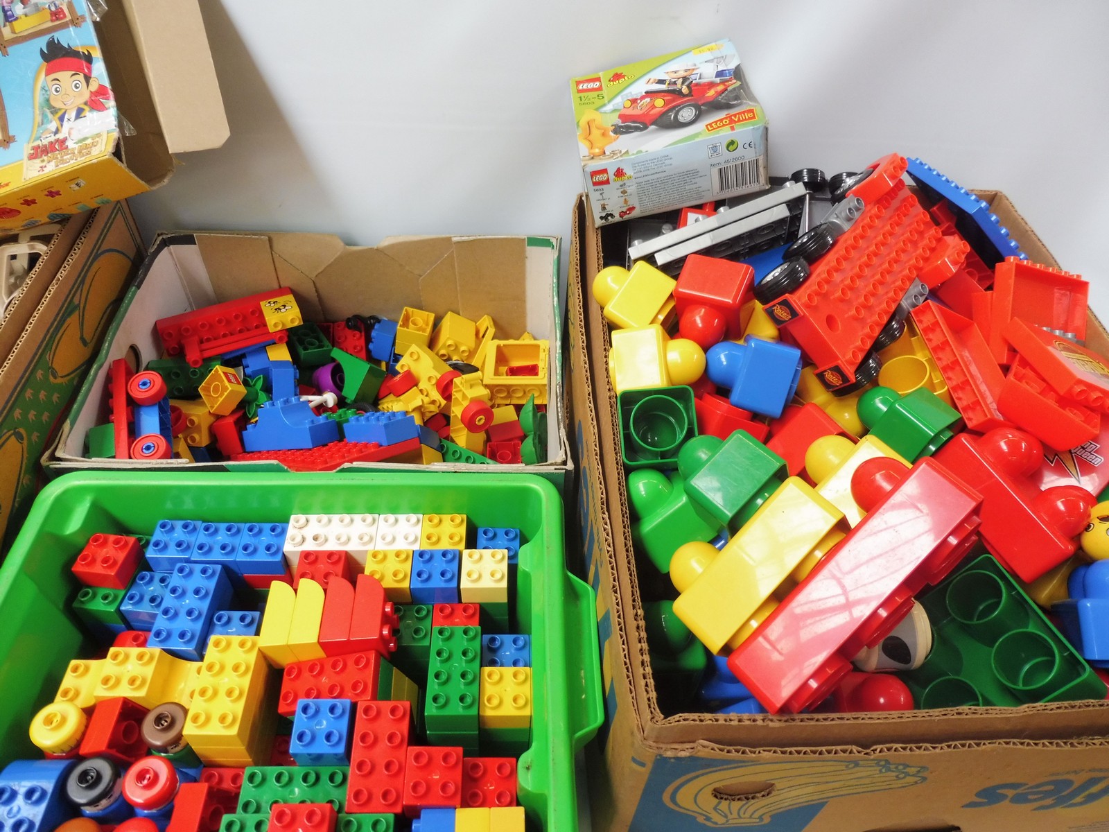 A large quantity of Duplo in five differentboxes including figures and sets. - Image 3 of 3