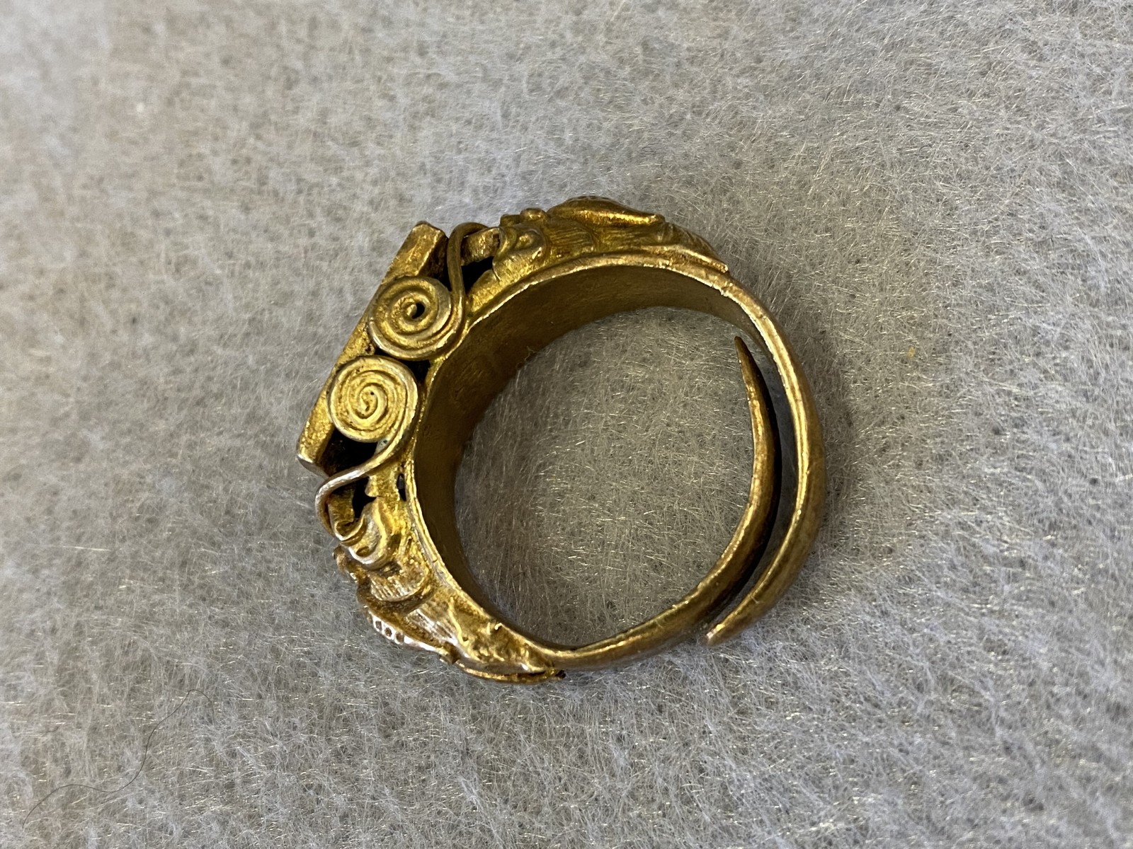 A yellow metal (probably gold) ring set with four pearls plus an unusual Asian ring, heavily - Image 2 of 2