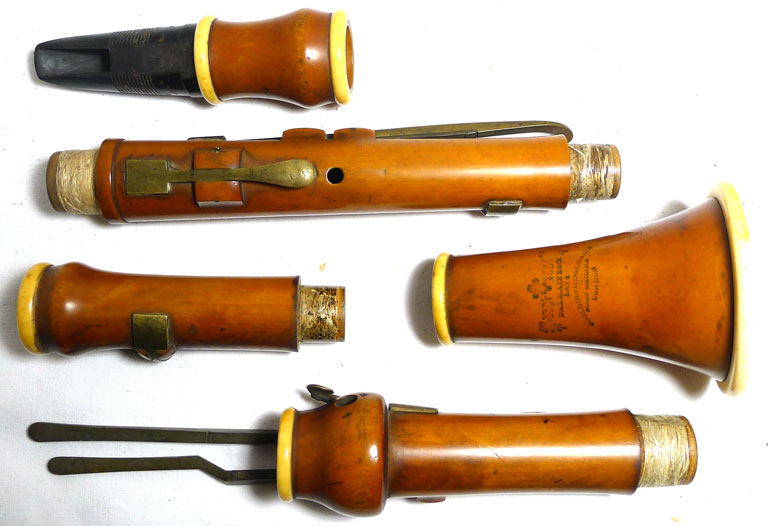 Early 19th century boxwood and ivory clarinet by D'Almaine. Eight square ended brass keys. Good - Bild 4 aus 5