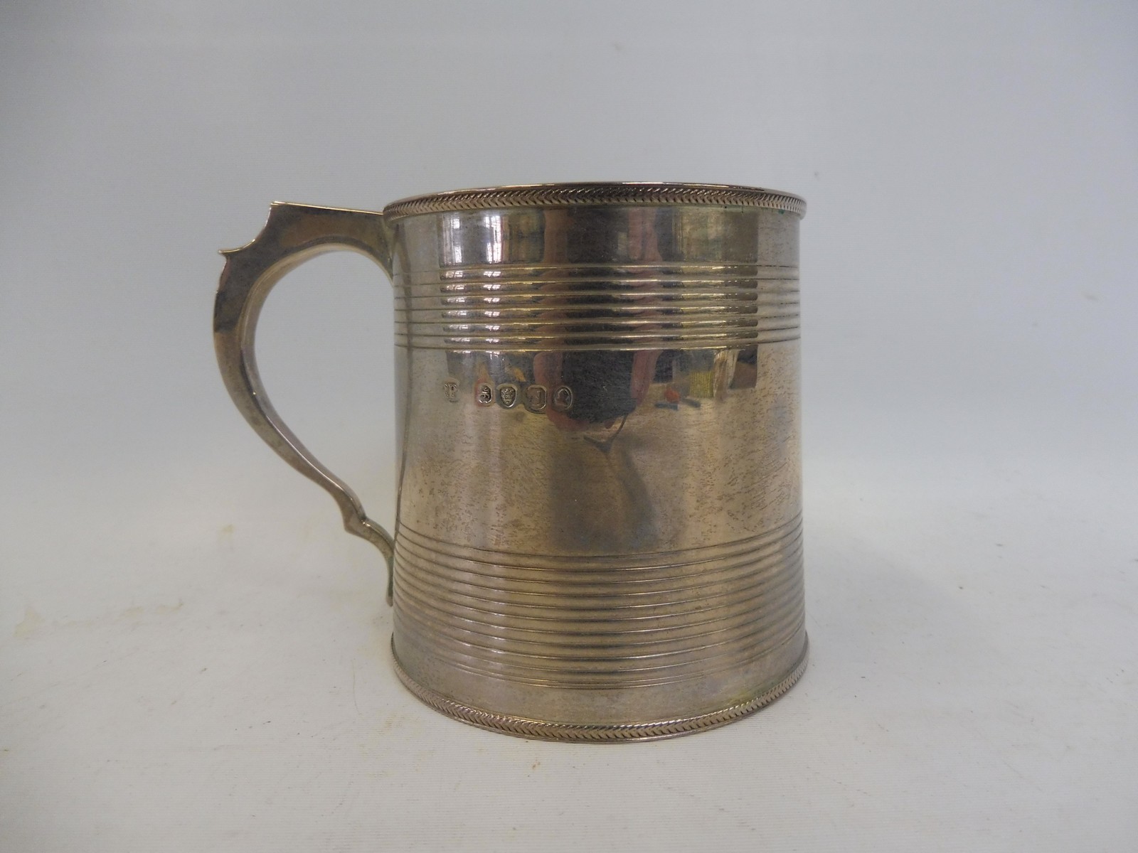 A Georgian silver tankard of plain form, London 1819, maker slightly rubbed, possibly RP. - Image 2 of 2