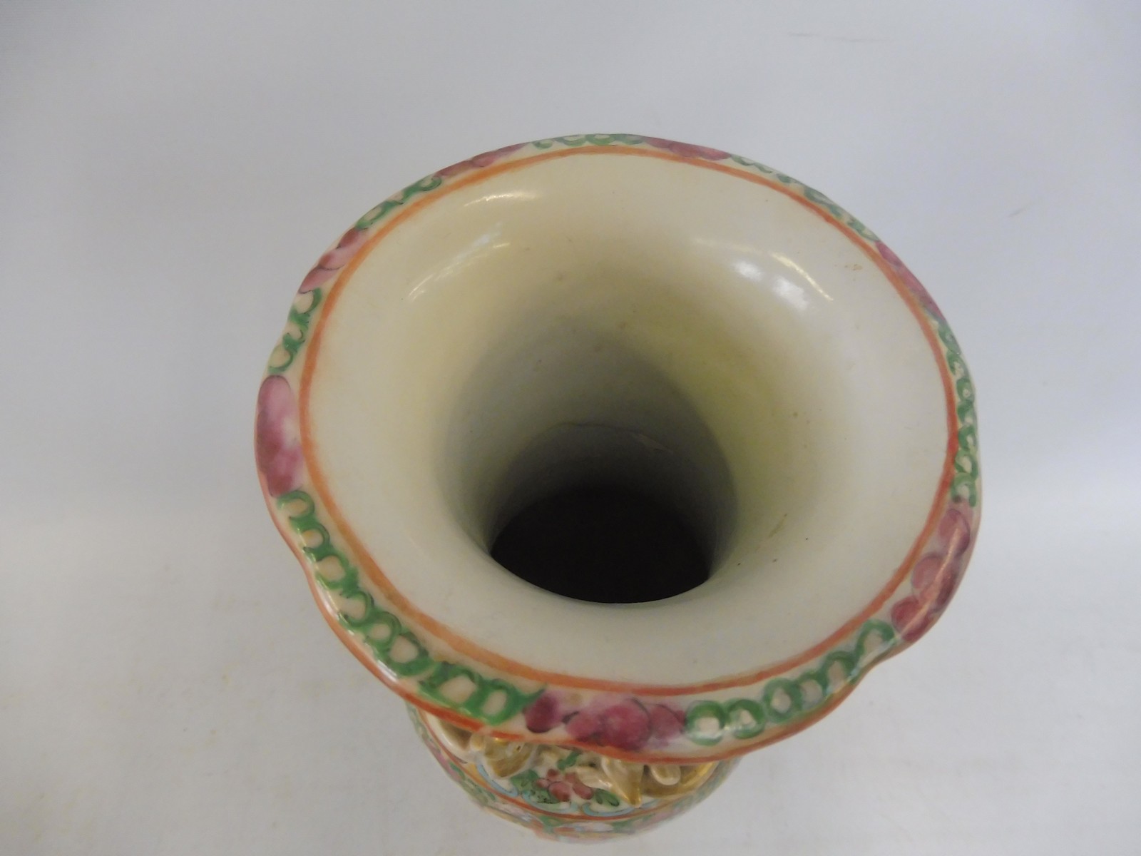 A 19th Century Famille Rose vase, 10" high. - Image 4 of 5