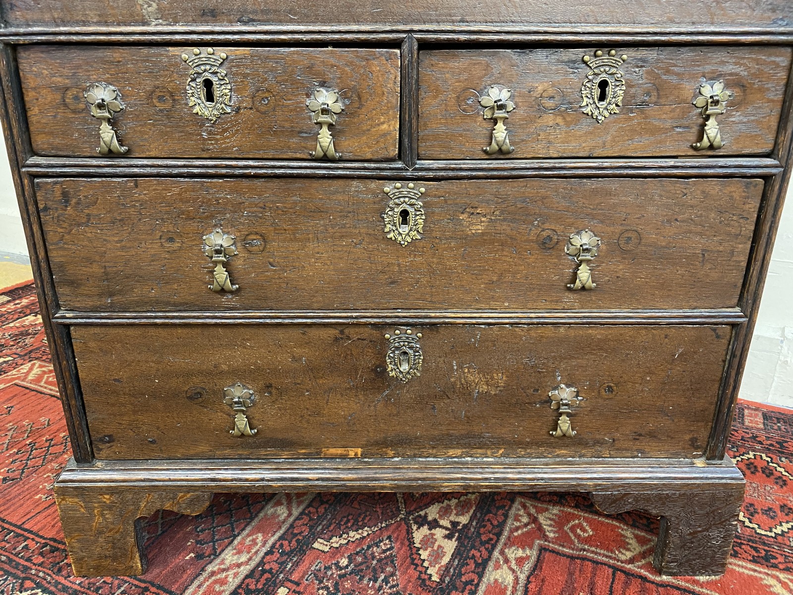 An 18th Century oak bureau of small proportions with stepped interior and bible well, 27" wide. - Image 5 of 9
