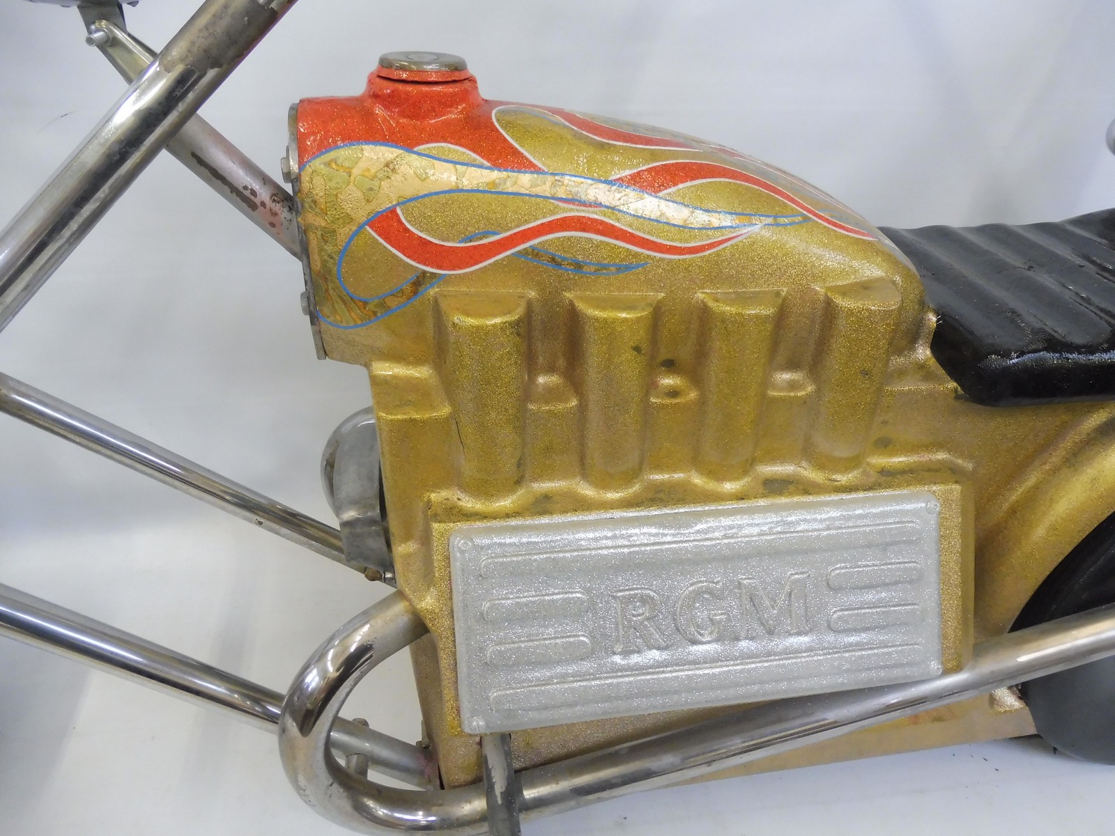 A large scale fairground juvenile low rider motorcycle, fantastic paintwork, circa 1970s. - Image 2 of 7