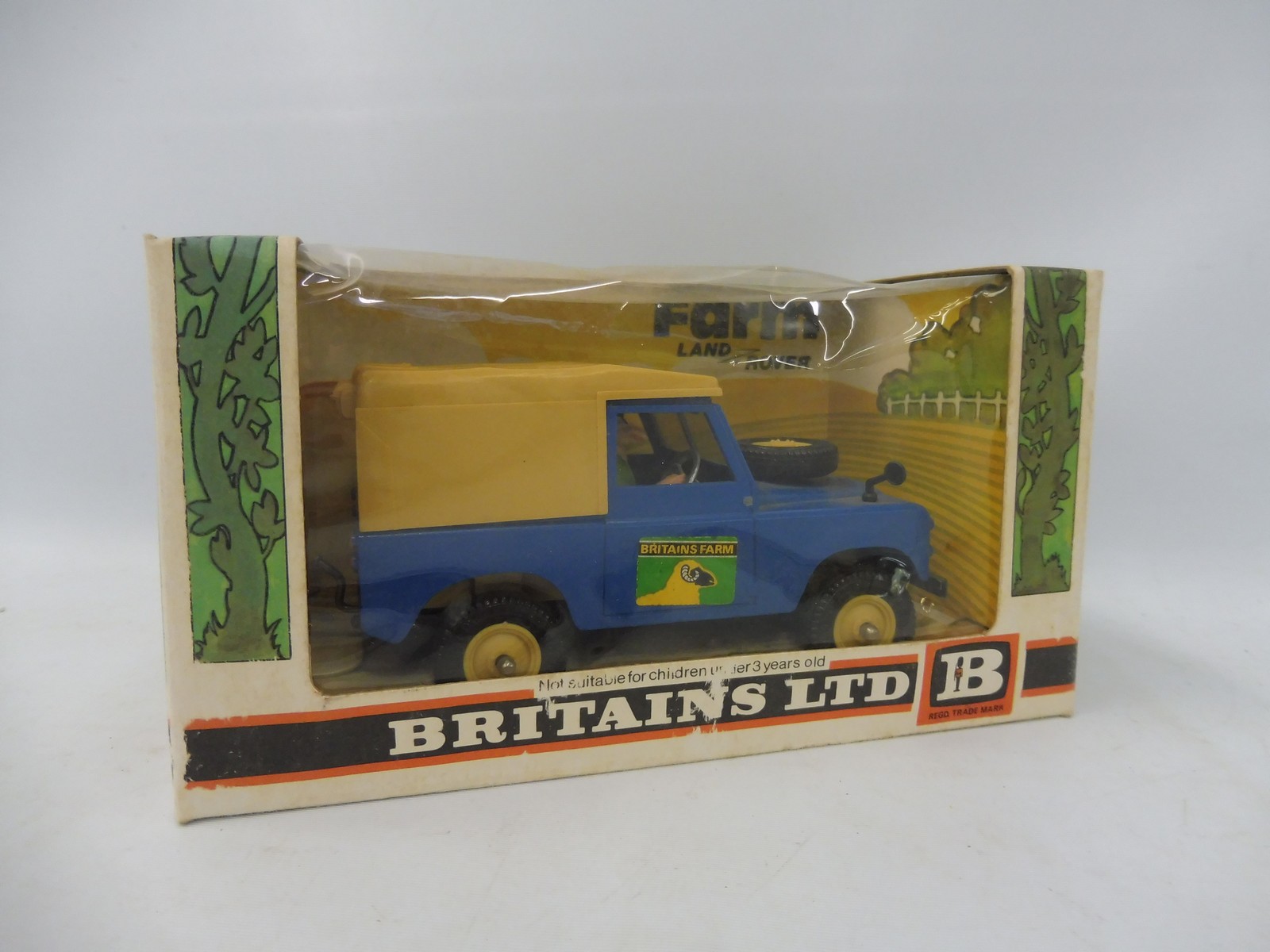 A boxed Britain no. 9571 Britains Farm Land Rover, box in good condition.