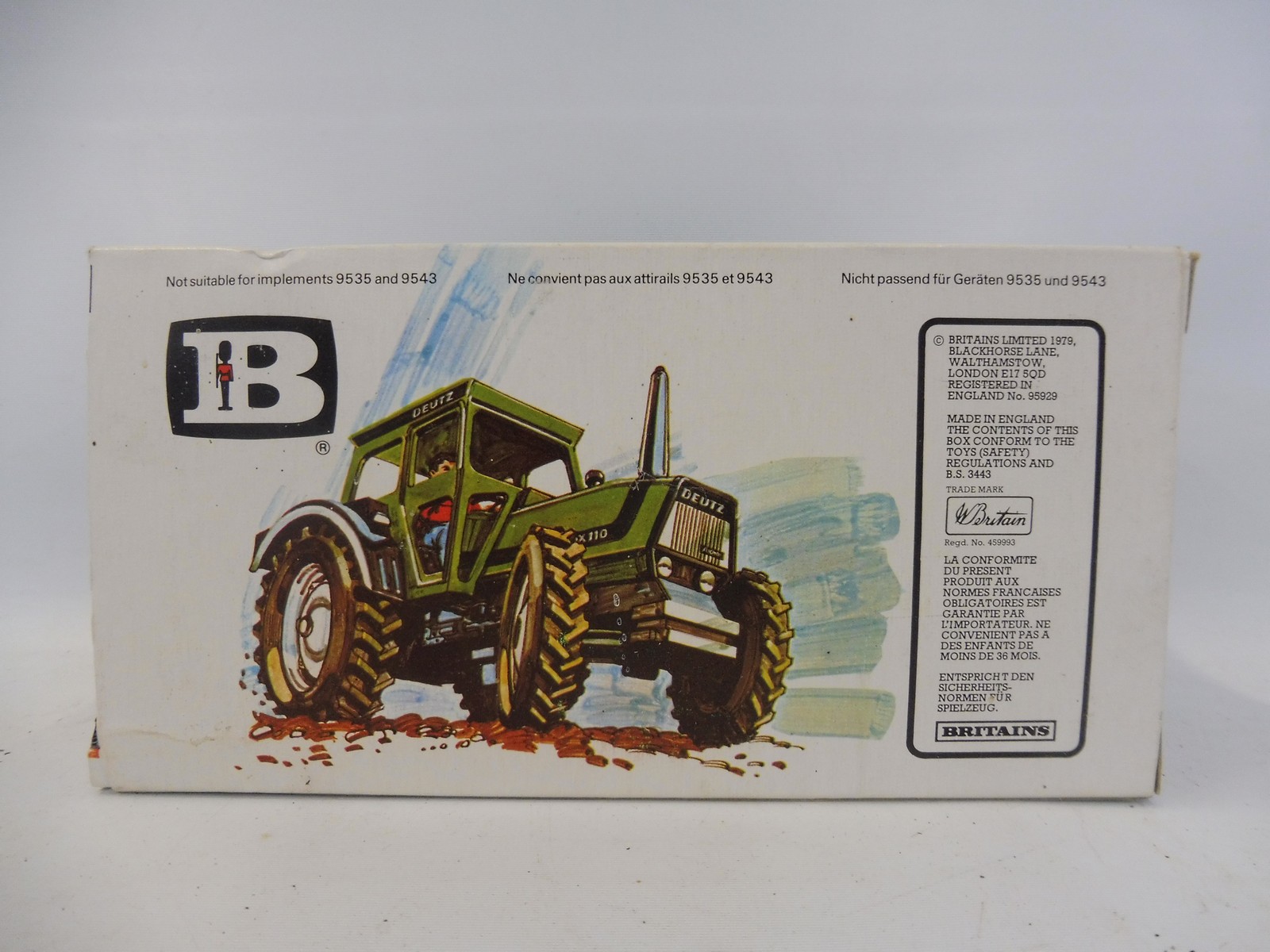 A boxed Britains Deutz Heavy Tractor model no. 9526, in green livery, good box condition. - Image 2 of 2