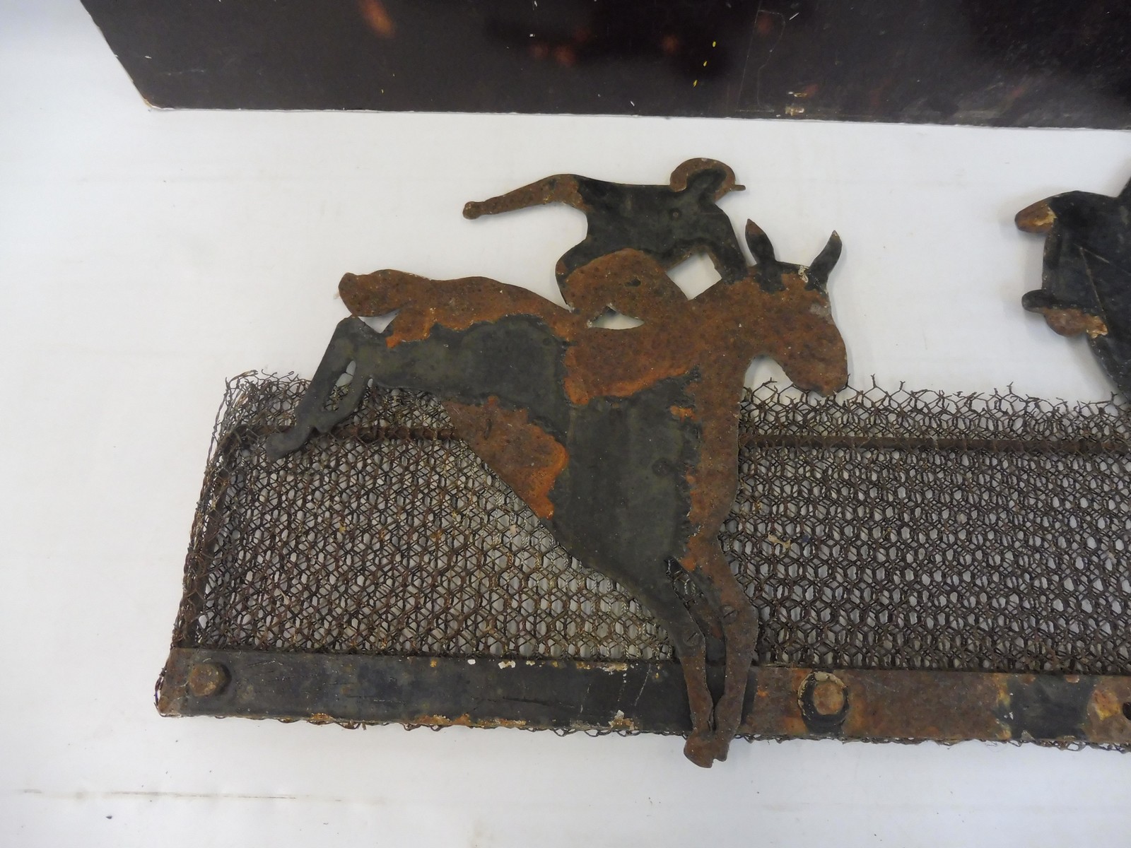 A folk art wirework fire guard with three horses and jockeys racing, plus a wooden horse racing - Image 3 of 5