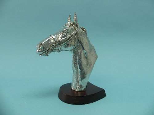 A contemporary filled silver Model of a Horse's Head, by Camelot Silverware Ltd, hallmarked - Image 2 of 3