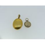 An oval gold Hinged Locket, with double box and glass, one with photograph, the other with hair,