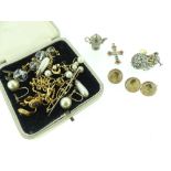 A quantity of Jewellery and Costume Jewellery, including a 9ct gold chain with suspension clip, 4.
