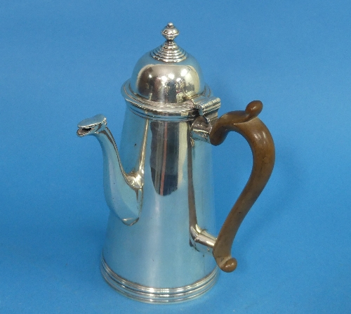 A George V silver Chocolate Pot, by Carrington & Co., hallmarked London, 1911, in the Queen Anne