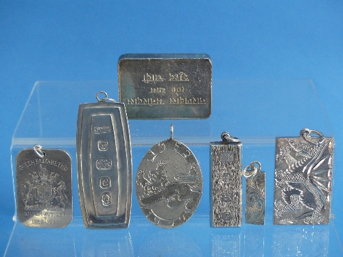 An Indian silver (999) 100g Bar, minted by the Narrondass Mandordass bank, together with six - Image 2 of 2