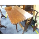 An early 20thC mahogany Sutherland Table, 28in (71cm) wide x 30in long (76cm) x 28½in (72cm) high (