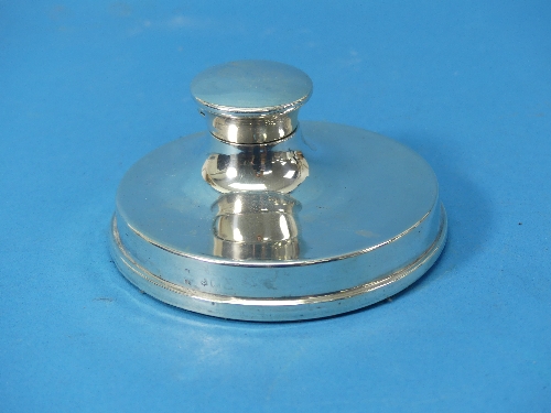 A George V silver Capstan Inkwell, by William Hutton & Sons Ltd., hallmarked Birmingham, 1919, of