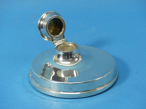 A George V silver Capstan Inkwell, by William Hutton & Sons Ltd., hallmarked Birmingham, 1919, of - Image 3 of 8