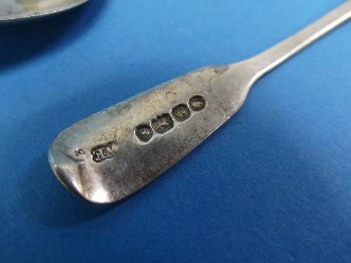 A pair of Victorian Irish silver Sugar Tongs, by James Le Bas, hallmarked Dublin, 1841, with foliate - Image 19 of 20