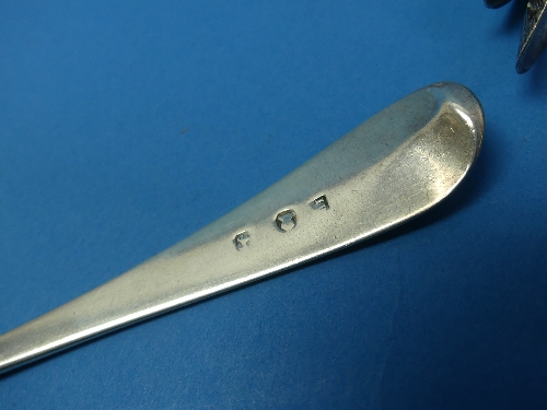 A pair of Victorian Irish silver Sugar Tongs, by James Le Bas, hallmarked Dublin, 1841, with foliate - Image 11 of 20