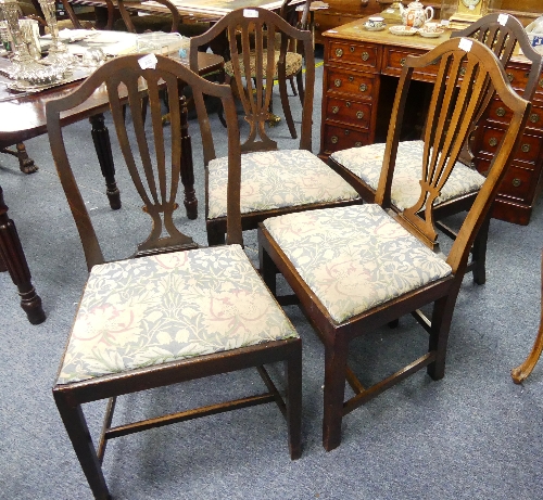 A set of five George III mahogany splat back Dining Chairs (5) - Image 2 of 6
