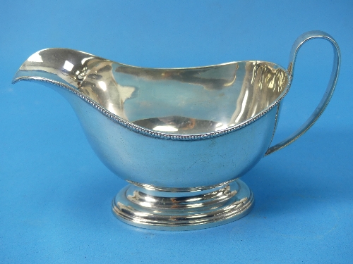 A George V silver Sauce Boat, by Henry Clifford Davis, hallmarked Birmingham, 1919, of traditional - Image 3 of 6