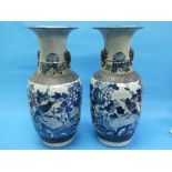 A late 19th / 20th century Chinese blue and white crackle glaze Vase, Qing dynasty, painted with