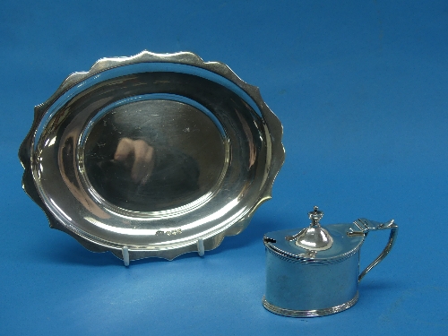 A Victorian silver Mustard Pot, by Haseler Brothers, hallmarked London, 1893, of plain oval form - Image 2 of 8