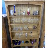 An 20thC pine Open Bookcase, comprising five fitted shelves, 41in (104cm) wide x 12in (30cm) deep