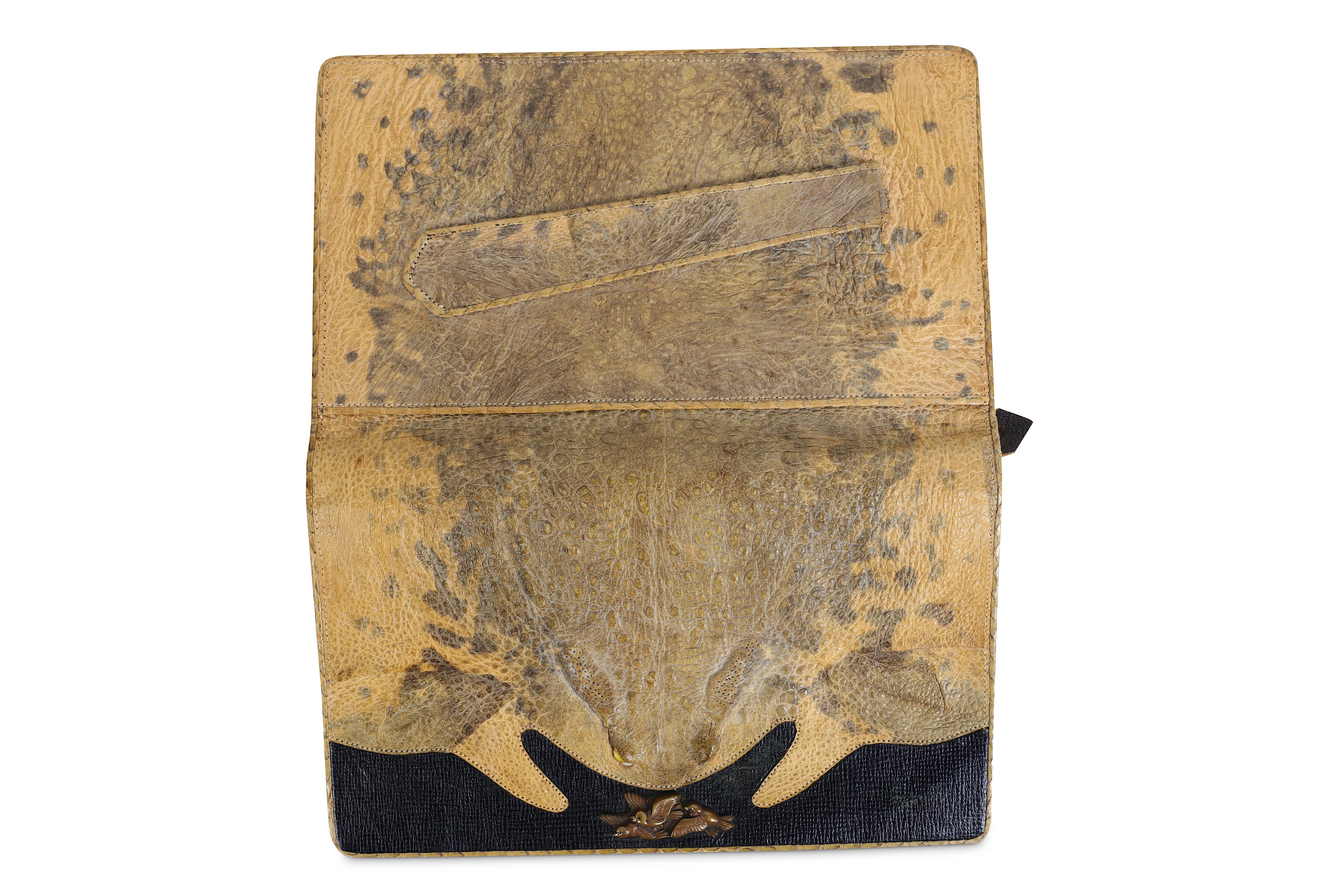 A 1930'S JAPANESE PURSE FORMED FROM A CANE TOAD