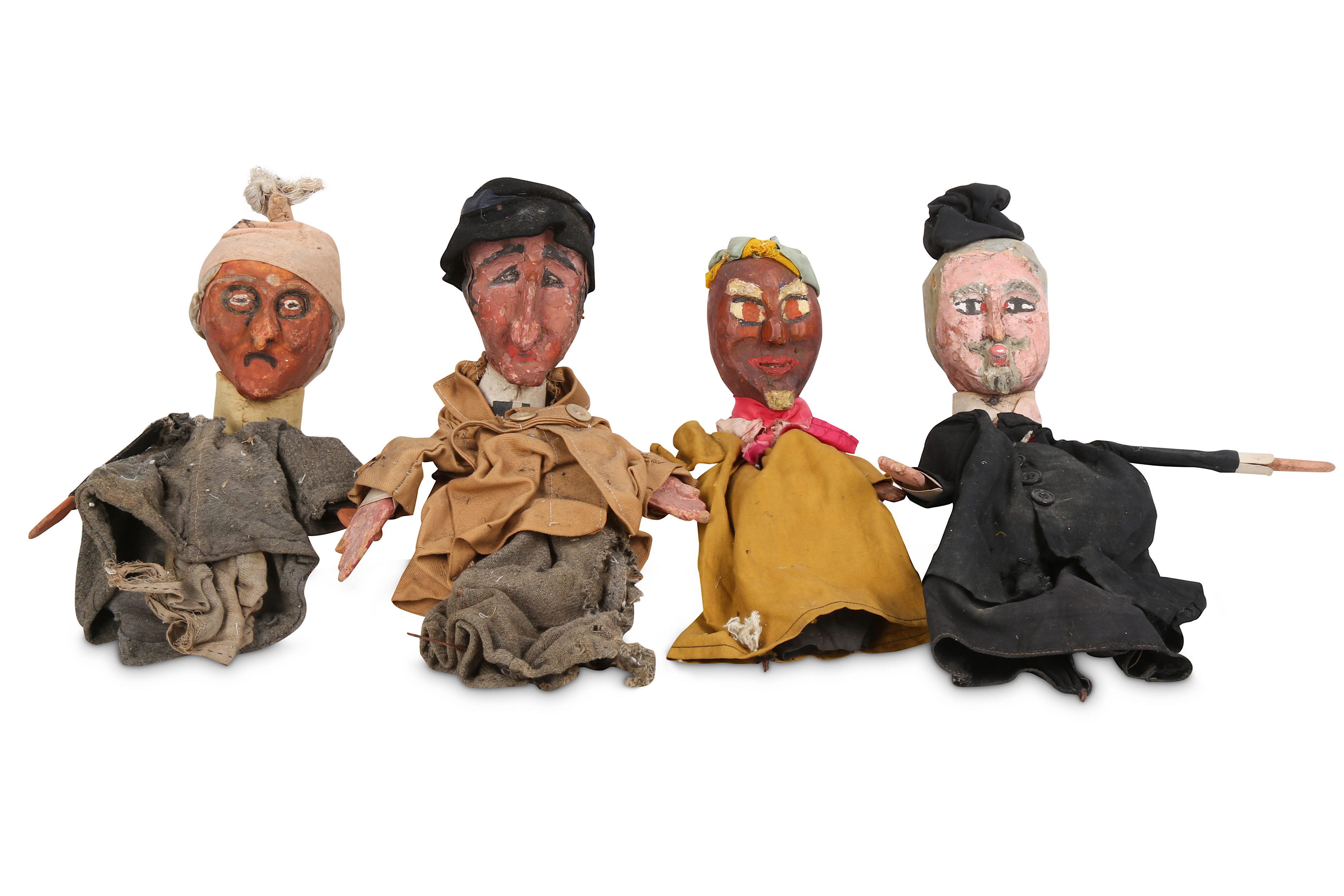 A SET OF EIGHT 1930'S FRENCH HANDPAINTED AND CARVED WOOD PUPPETS FOR 'LE GUIGNOL DES ENFANTS' - Image 3 of 4