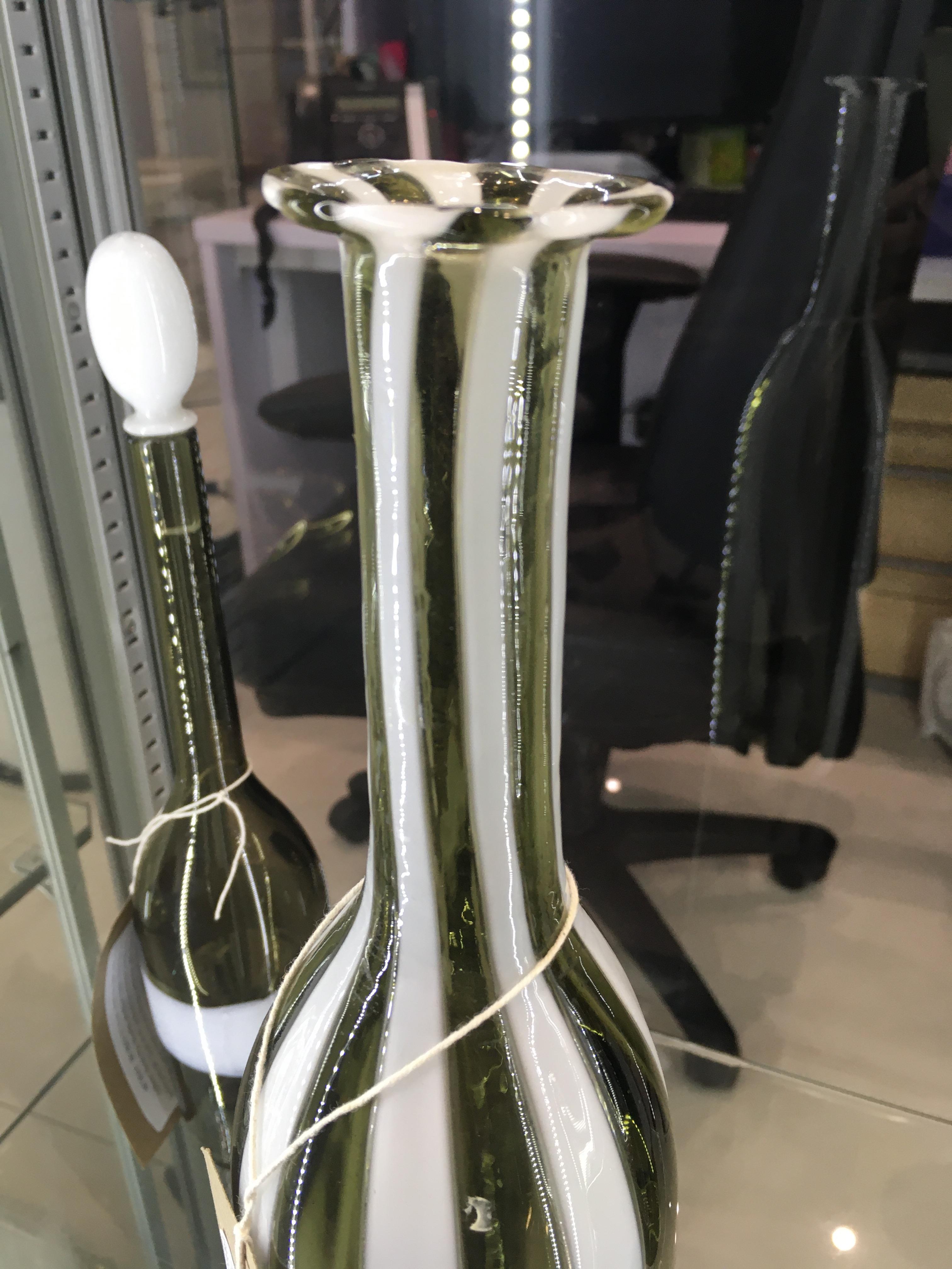 FULVIO BIANCONI for VENINI: A blown glass bottle and stopper - Image 4 of 5