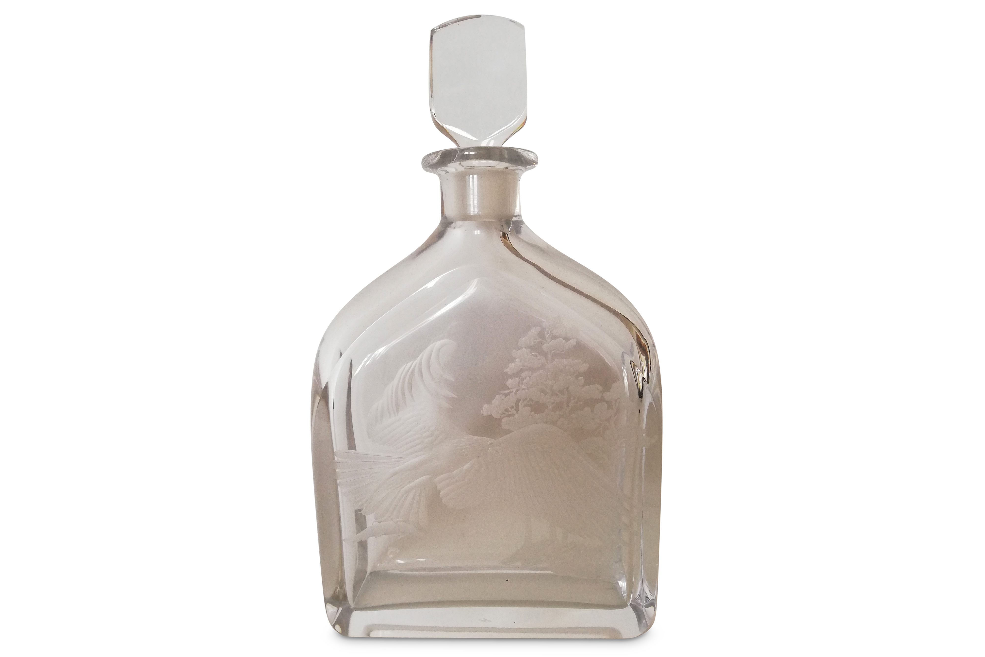 ORREFORS: An etched glass Eagle Decanter and Stopper - Image 2 of 4