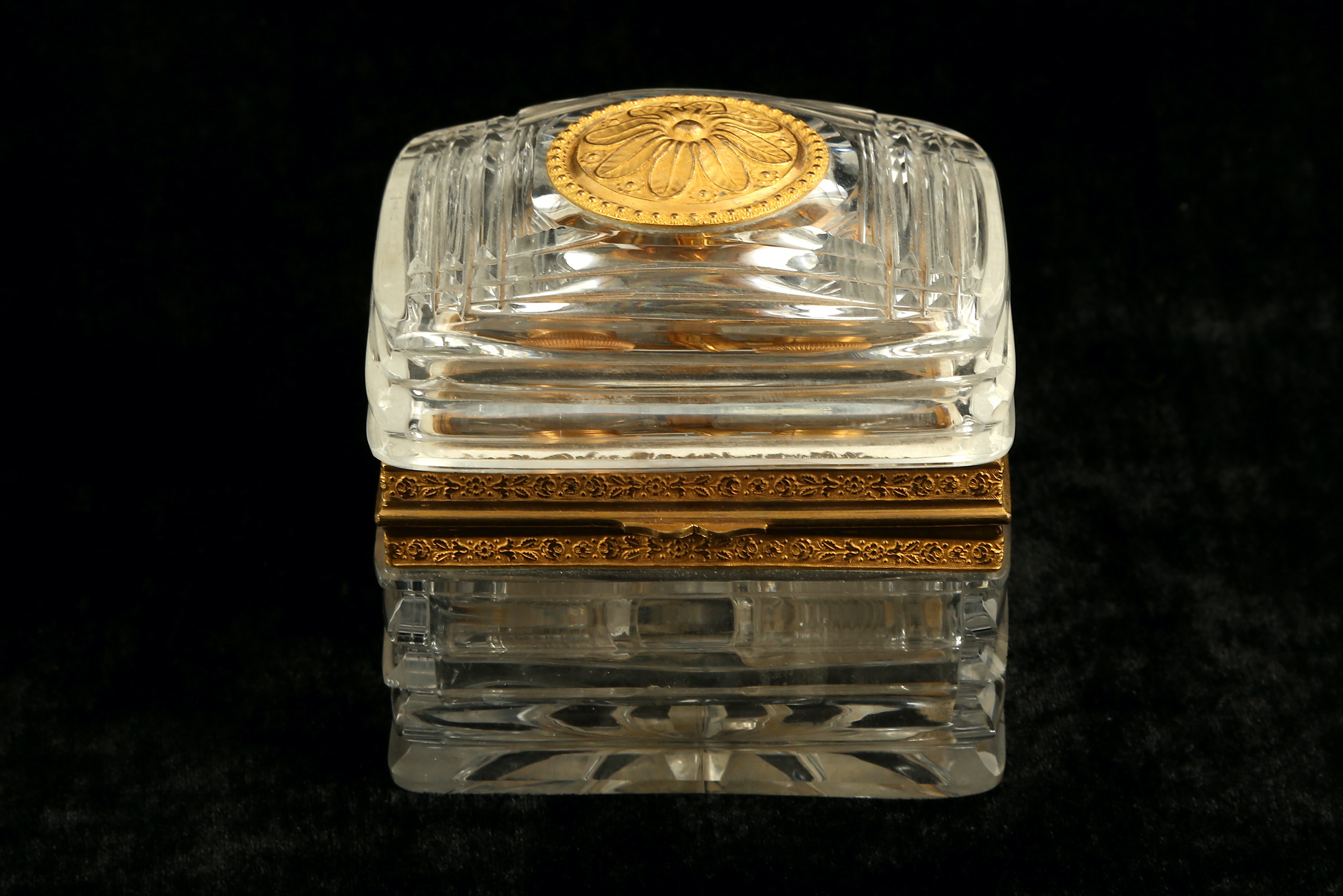 A 19th Century French Palais-Royal gilt bronze mounted glass perfume casket, circa 1830s, in the - Image 5 of 6