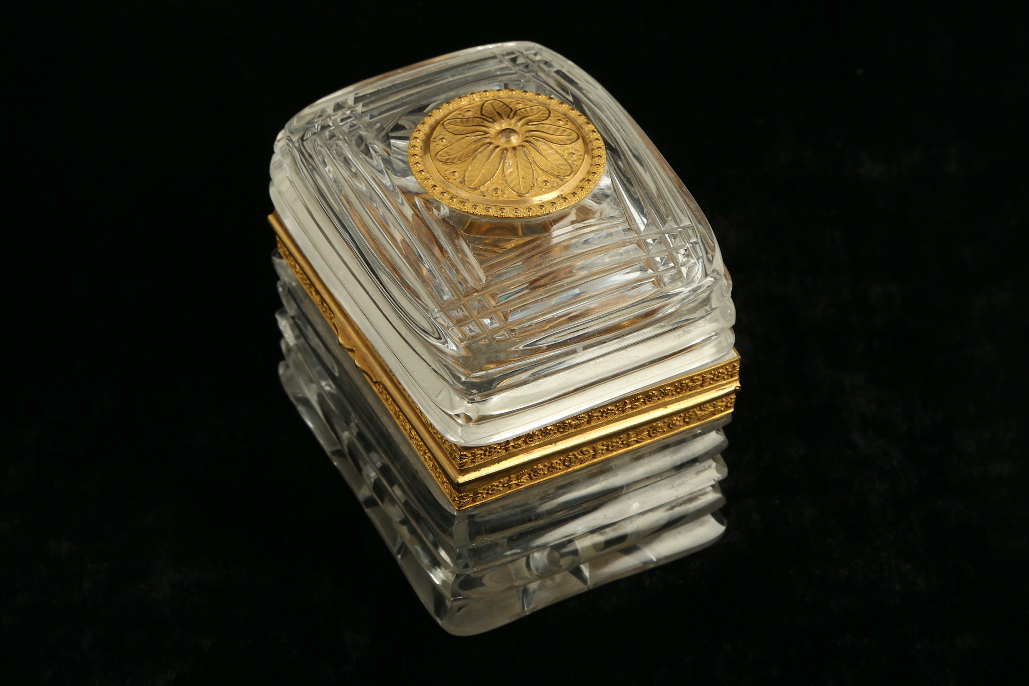 A 19th Century French Palais-Royal gilt bronze mounted glass perfume casket, circa 1830s, in the - Image 4 of 6