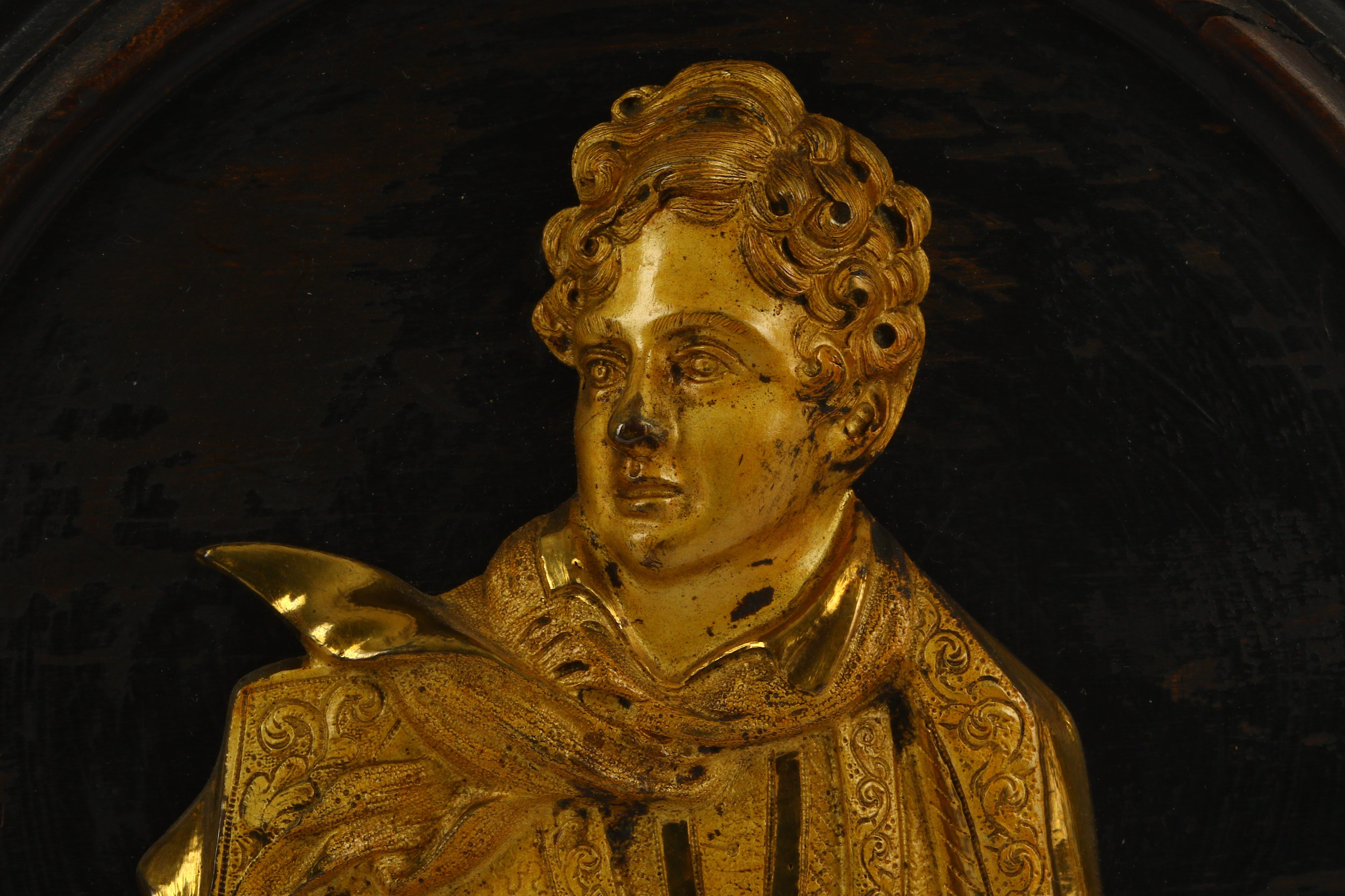 A GILT BRONZE PLAQUE OF LORD BYRON AS A YOUNG SAILOR - Image 4 of 4