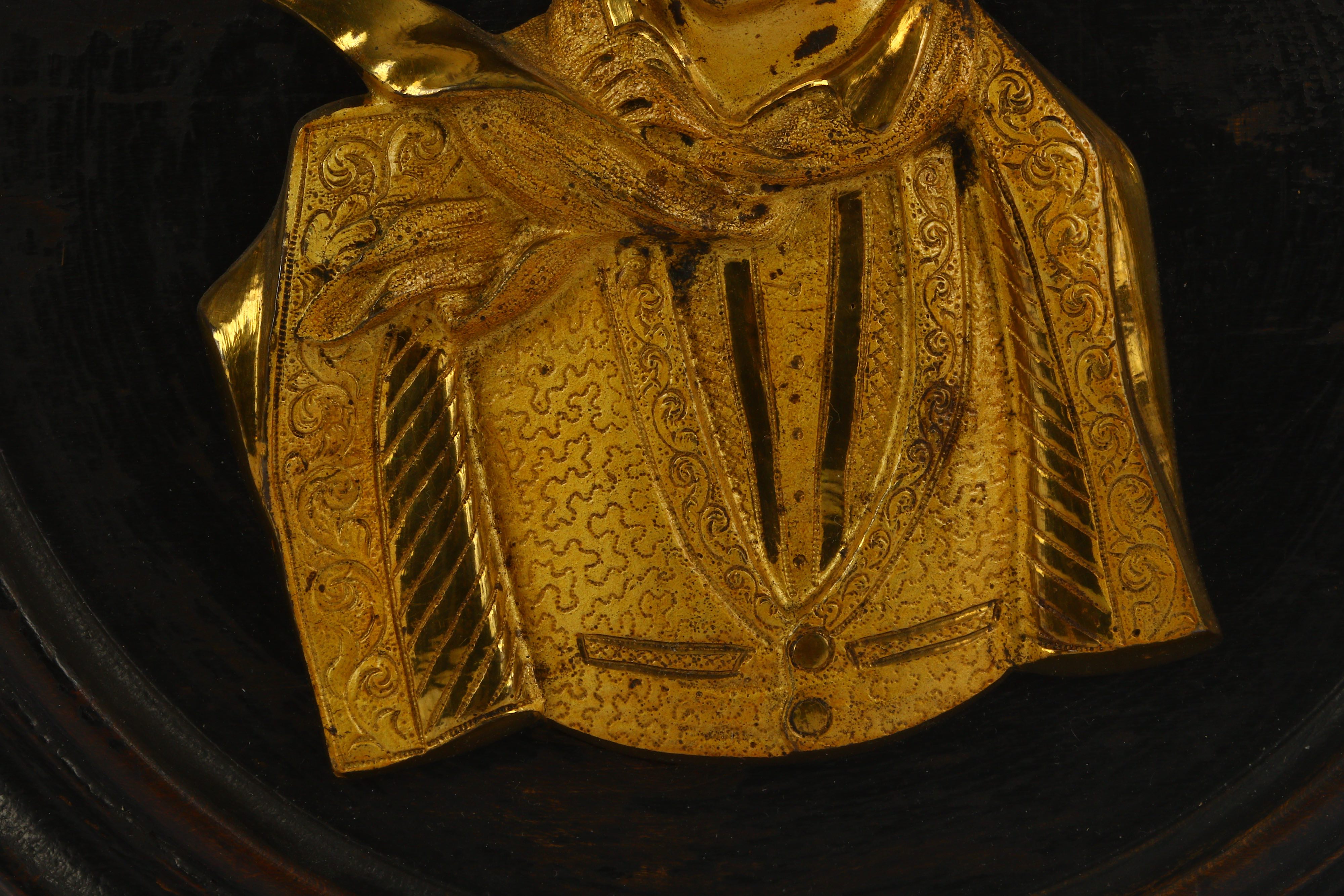 A GILT BRONZE PLAQUE OF LORD BYRON AS A YOUNG SAILOR - Image 3 of 4