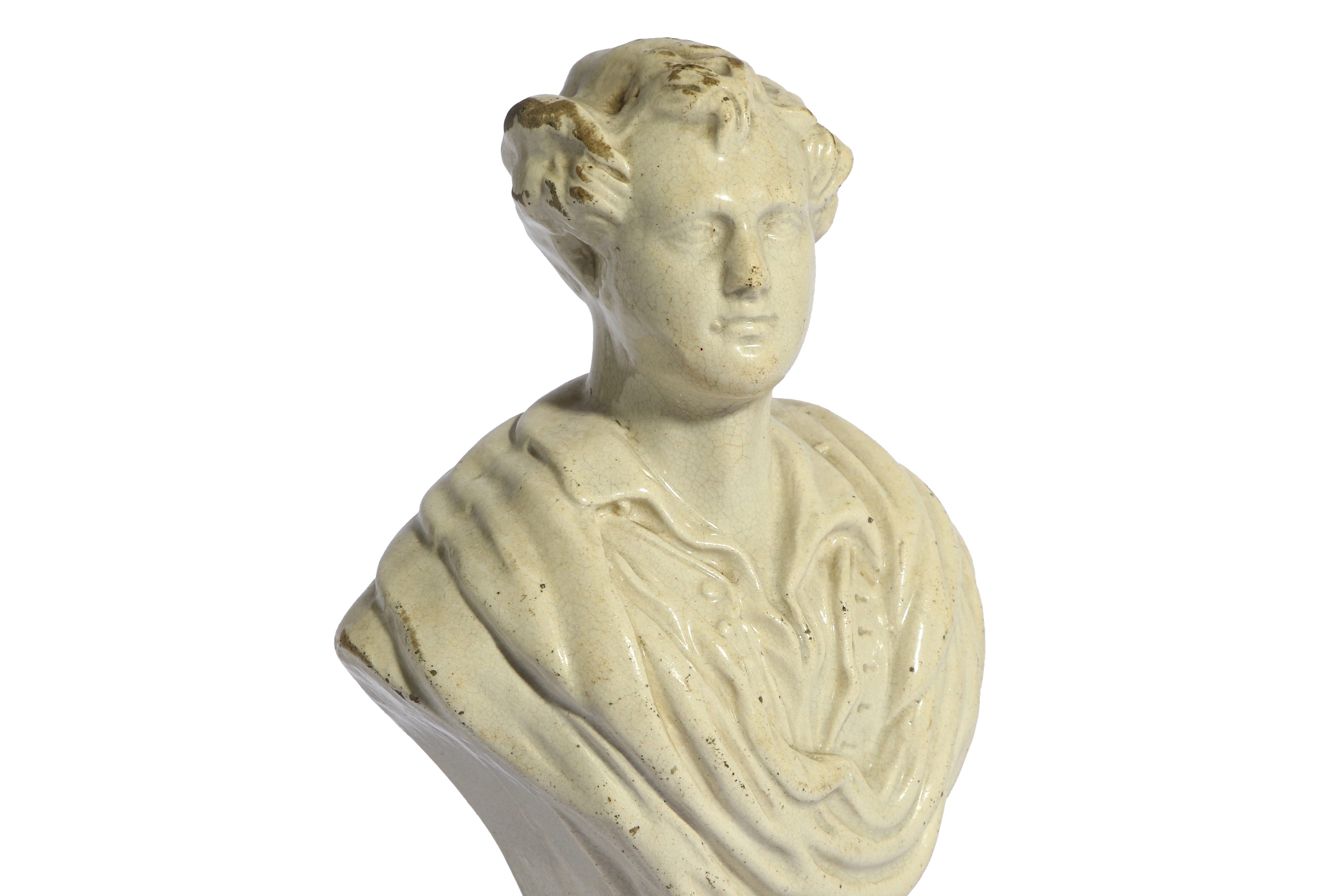 AN EARLY STAFFORDSHIRE WHITE GLAZED POTTERY BUST OF LORD BYRON - Image 4 of 6