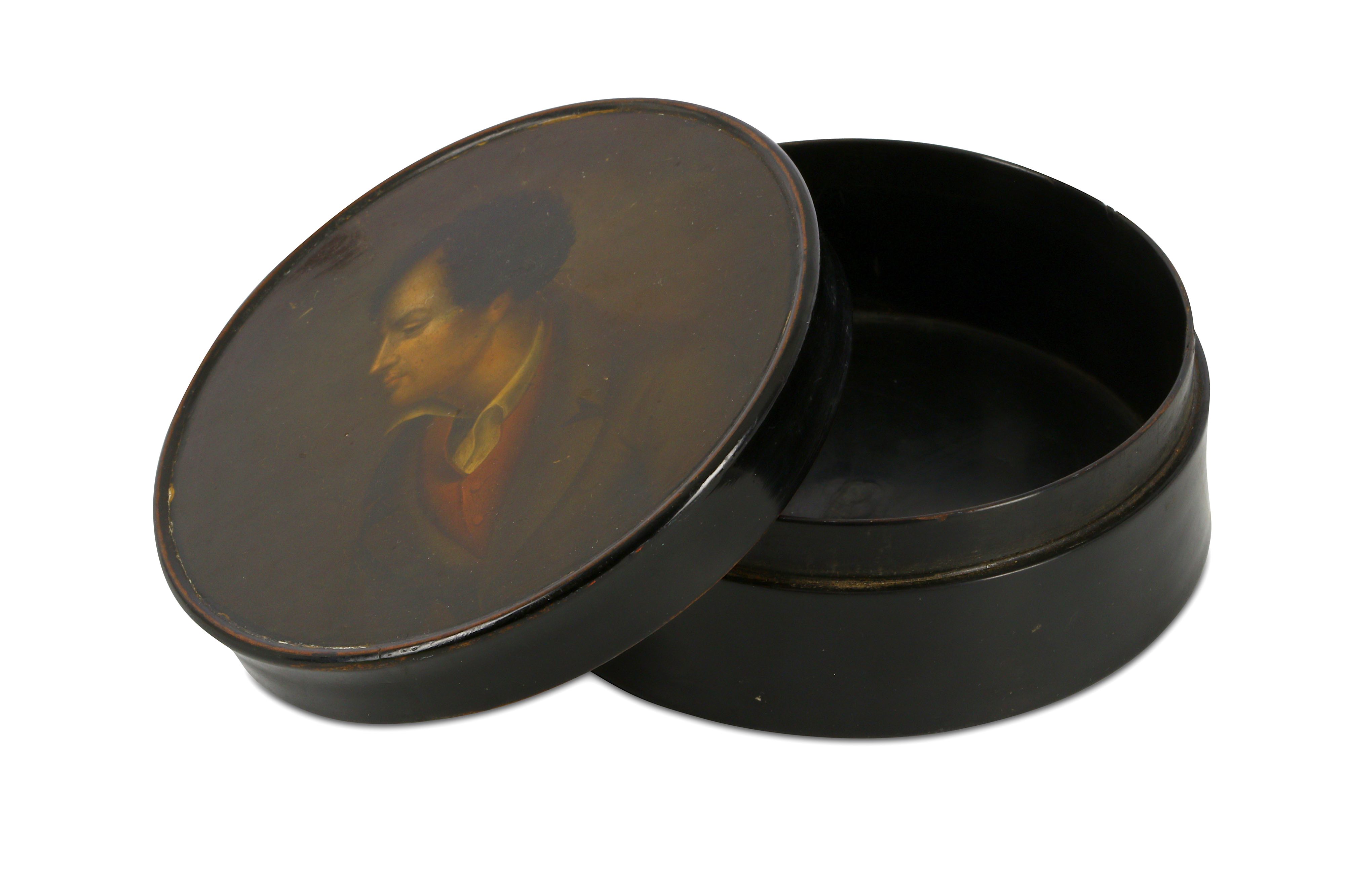 A VERY RARE CIRCULAR PAPIER-MÂCHÉ SNUFF BOX WITH THE BUST OF LORD BYRON - Image 2 of 3