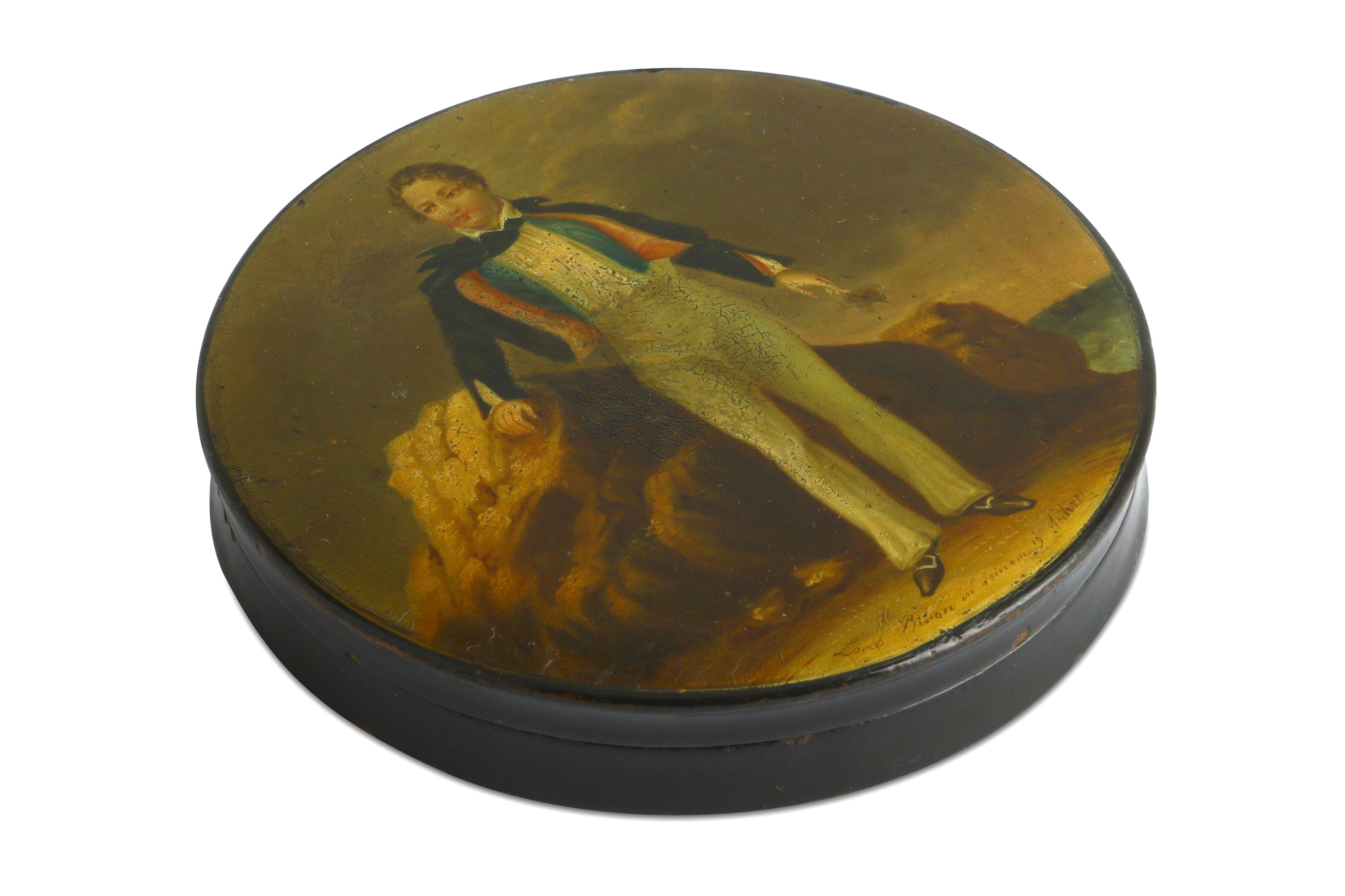 A CIRCULAR PAPIER-MÂCHÉ SNUFF BOX WITH BYRON LEAVING FOR HIS FIRST TRIP TO GREECE - Image 2 of 4