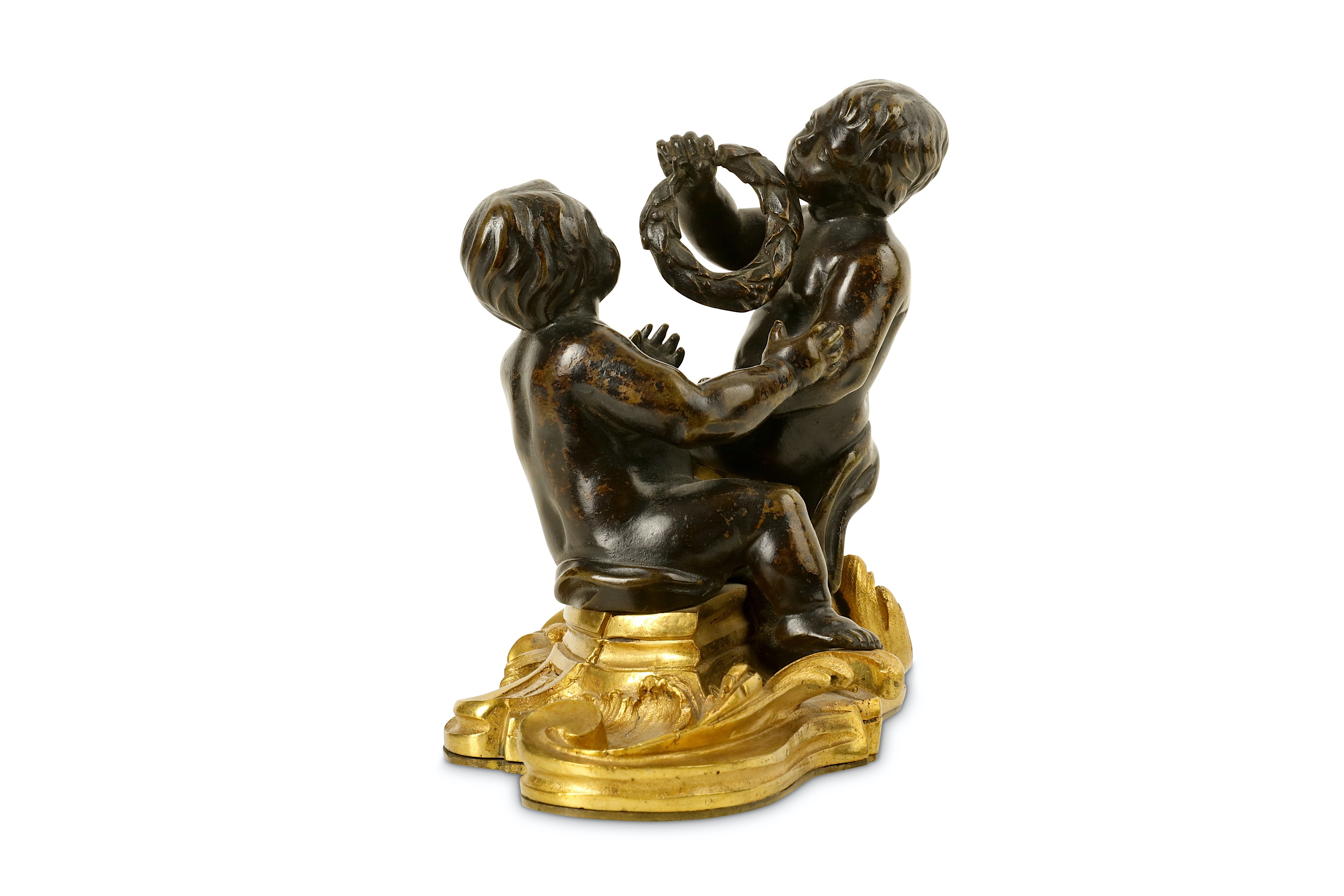 A MID 18TH CENTURY FRENCH BRONZE FIGURAL GROUP OF TWO PUTTI PLAYING WITH A WREATH mid to dark - Image 4 of 7