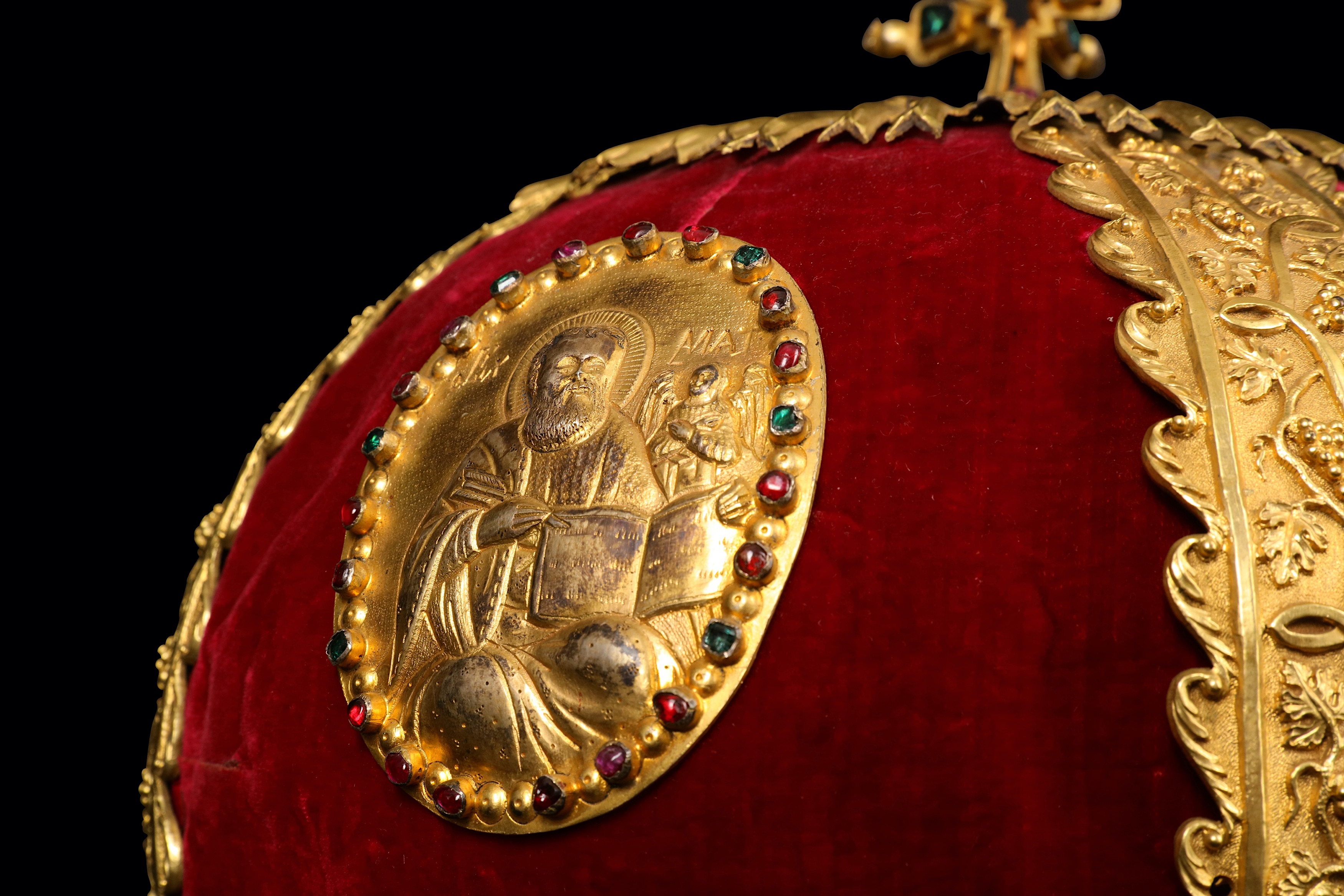 A RARE AND IMPORTANT 18TH CENTURY GREEK ORTHODOX SILVER GILT, DIAMOND AND GEM SET MITRE INSCRIBED - Image 15 of 16