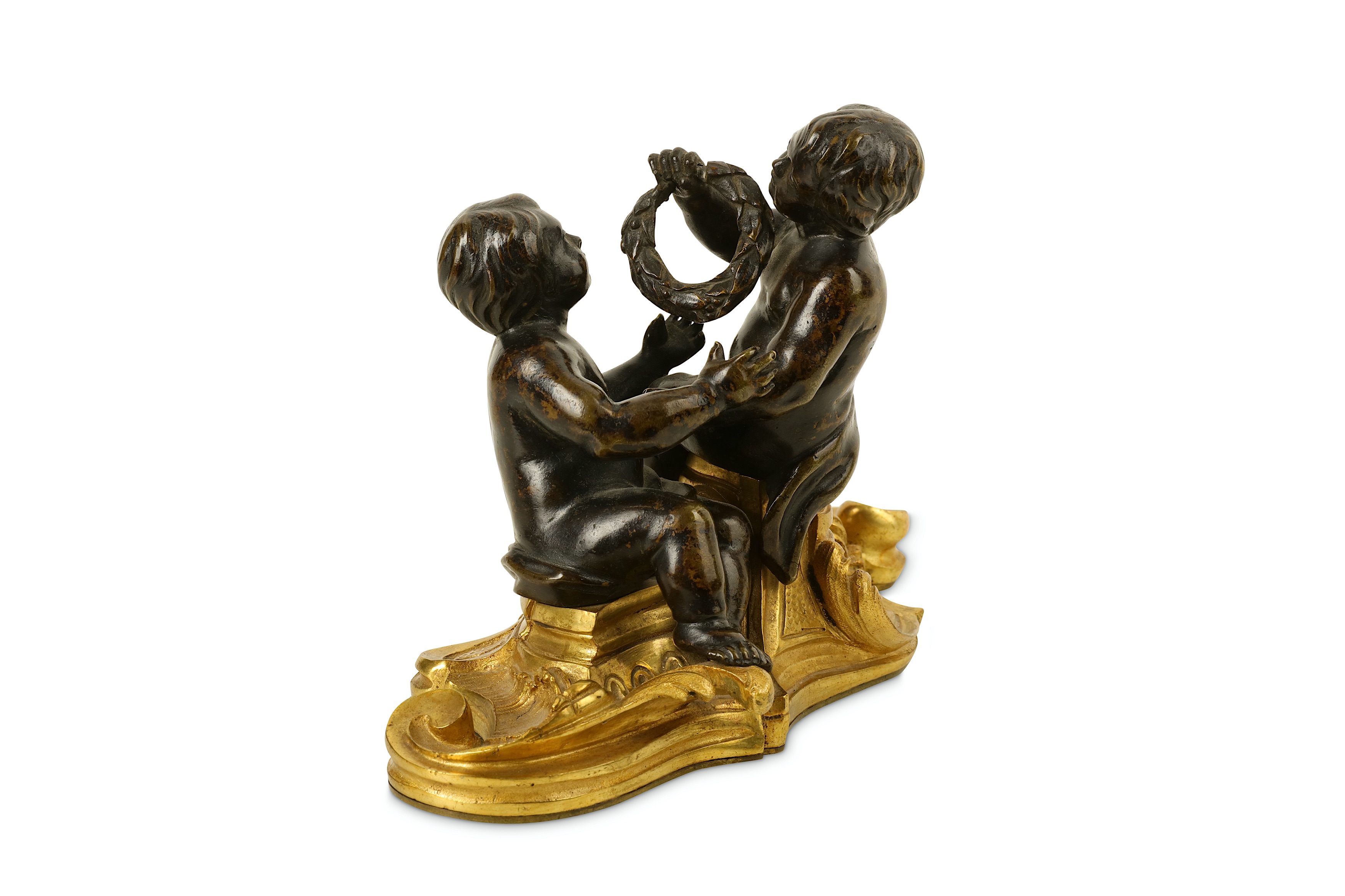 A MID 18TH CENTURY FRENCH BRONZE FIGURAL GROUP OF TWO PUTTI PLAYING WITH A WREATH mid to dark - Image 2 of 7