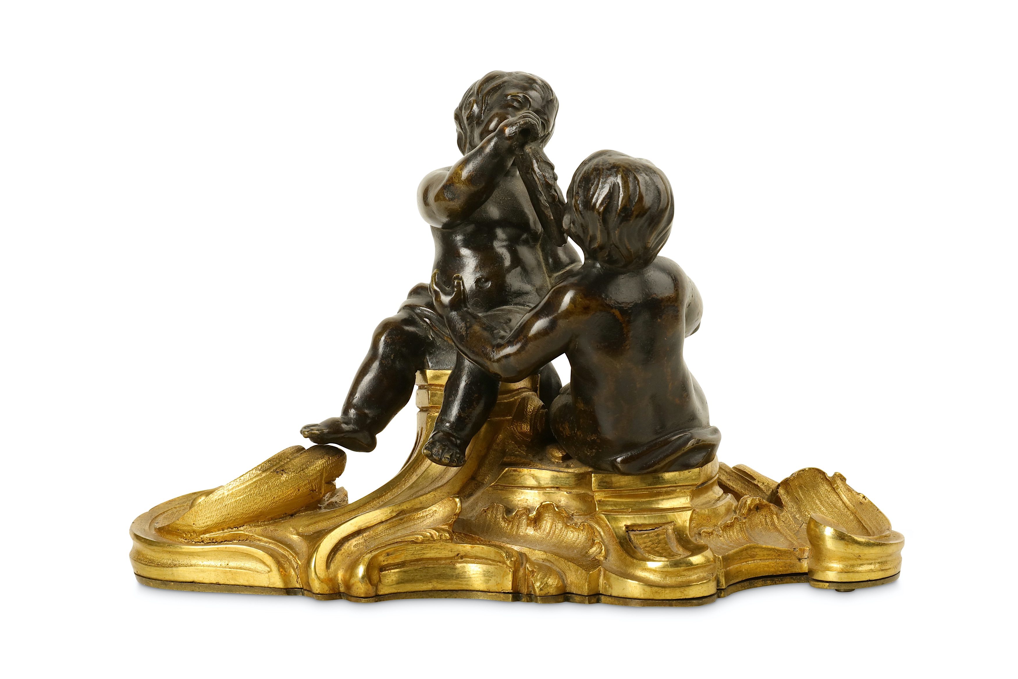 A MID 18TH CENTURY FRENCH BRONZE FIGURAL GROUP OF TWO PUTTI PLAYING WITH A WREATH mid to dark - Image 5 of 7