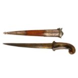 AN 18TH / 19TH CENTURY OTTOMAN  DAGGER WITH AGATE HANDLE the steel blade with central ridge and gilt