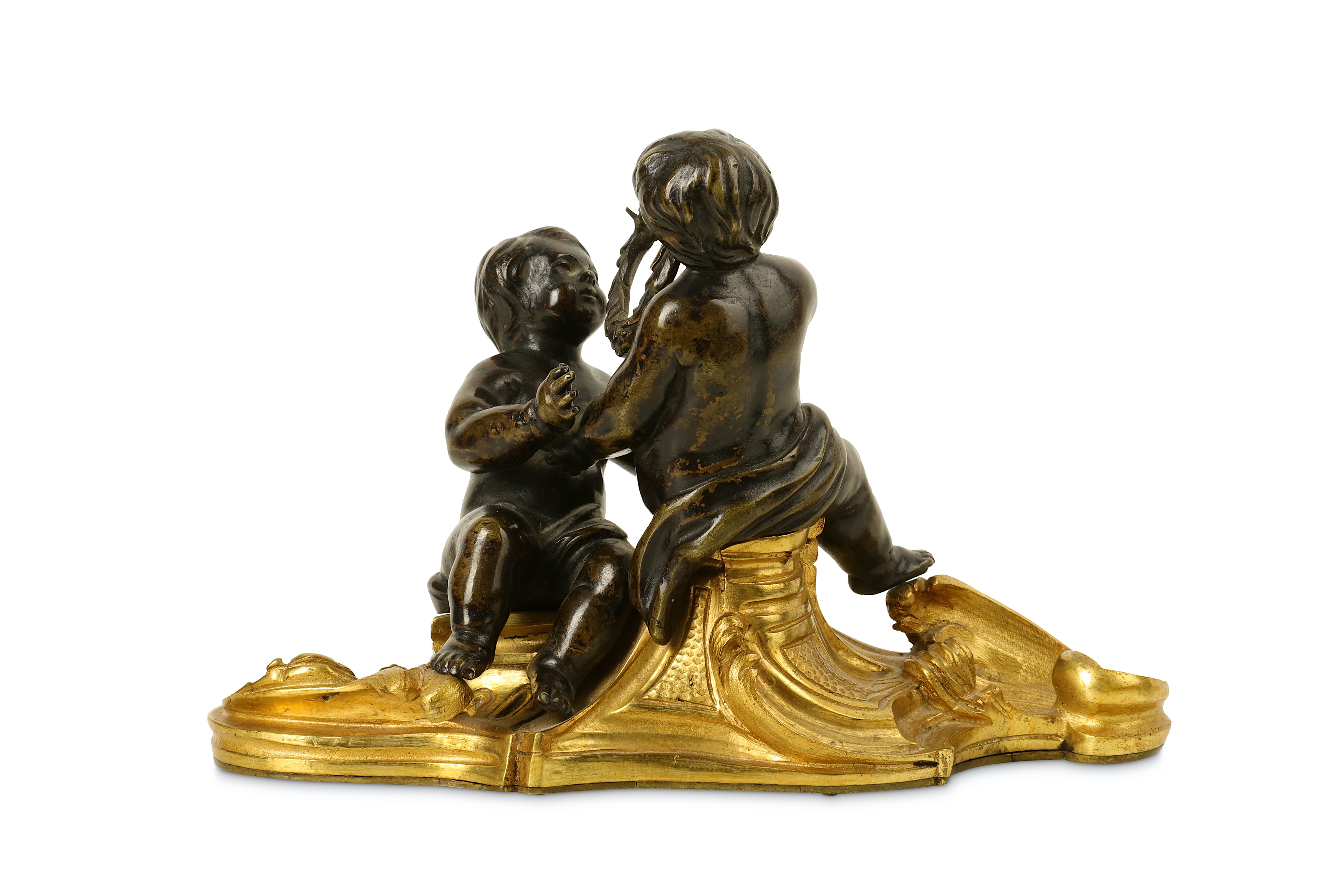 A MID 18TH CENTURY FRENCH BRONZE FIGURAL GROUP OF TWO PUTTI PLAYING WITH A WREATH mid to dark - Image 3 of 7