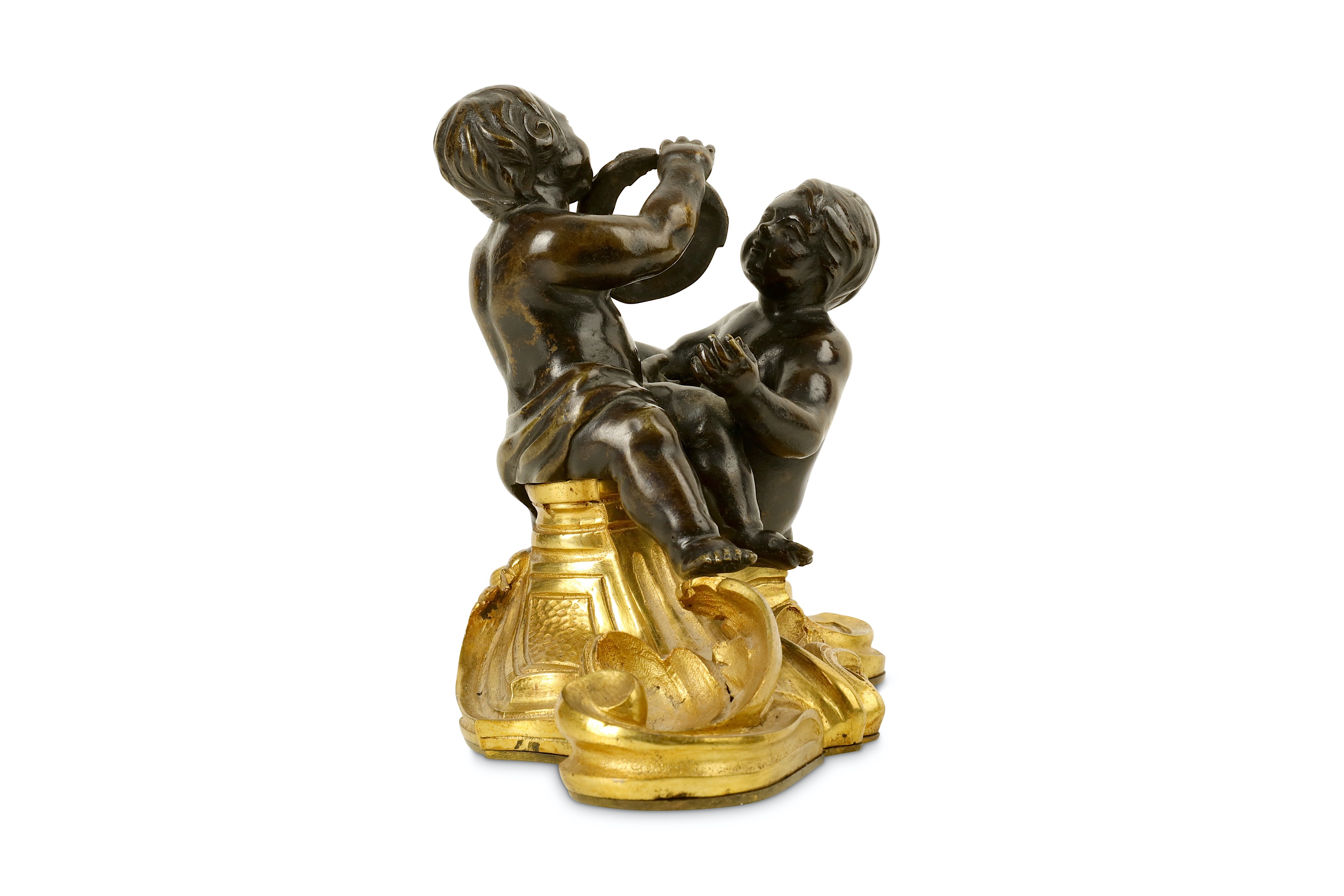 A MID 18TH CENTURY FRENCH BRONZE FIGURAL GROUP OF TWO PUTTI PLAYING WITH A WREATH mid to dark - Image 6 of 7